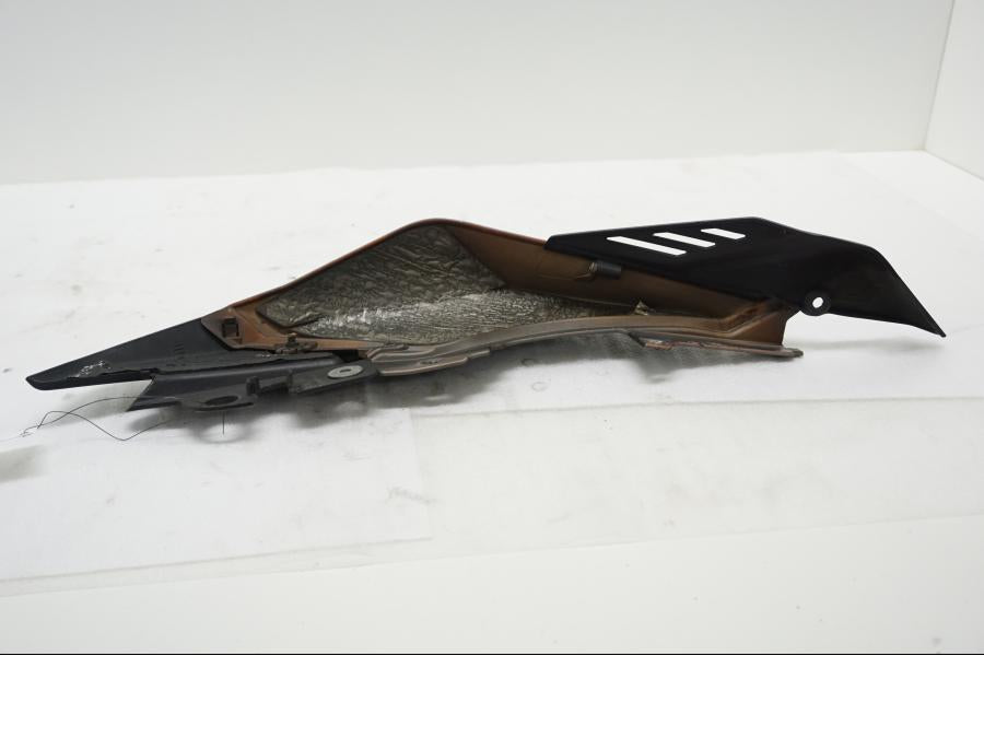 Baksidan på Bakvinge från en Aprilia SL 750 Shiver -2008 motorcykel.