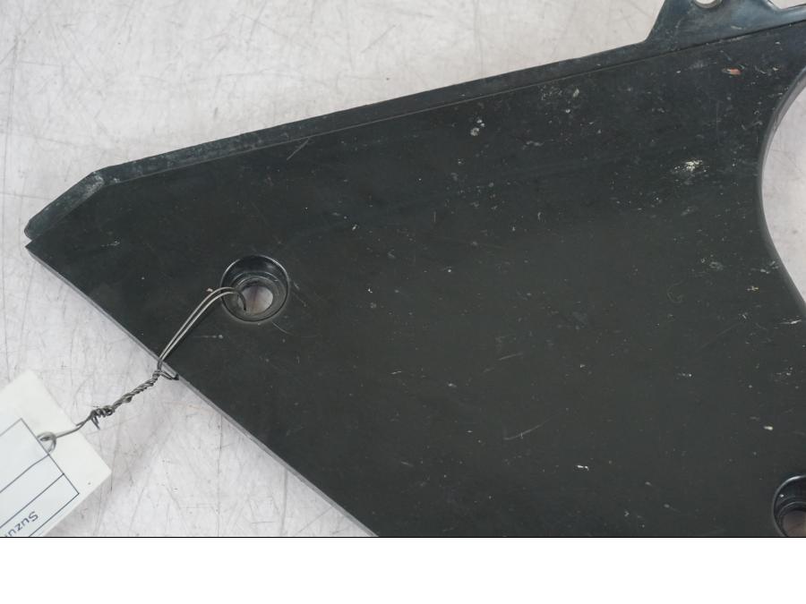 Vänster sida på Sidkåpa från en Suzuki GSX 1300 RX -1999 motorcykel.