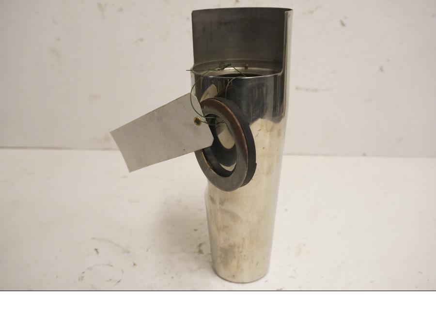 Framsidan på Gaffeldekorrör från en Suzuki VL 800 -2003 motorcykel.