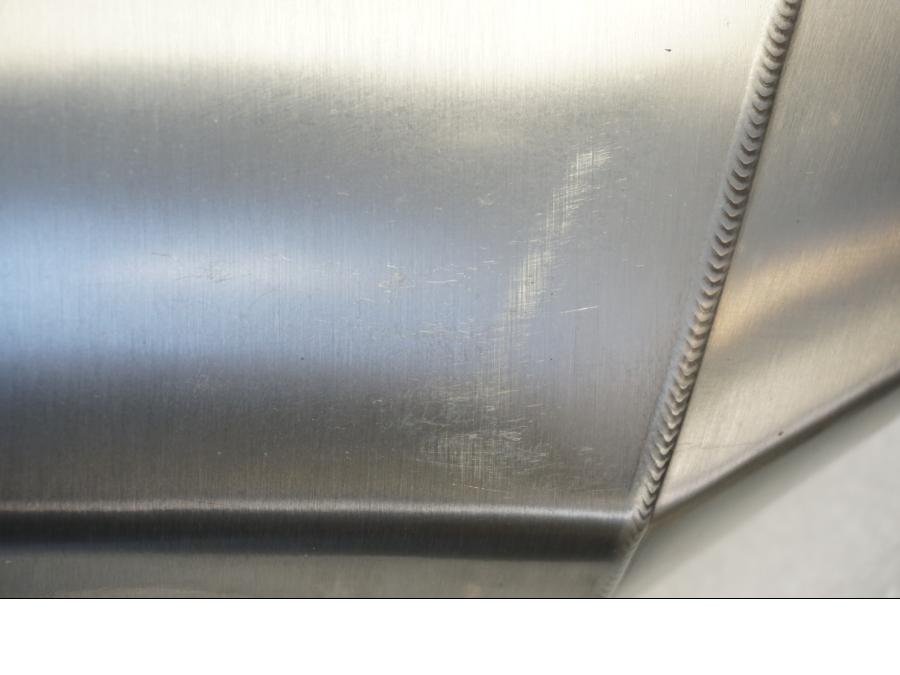 Snett nerifrån på Ljuddämpare från en KTM 690 Enduro -2011 motorcykel.