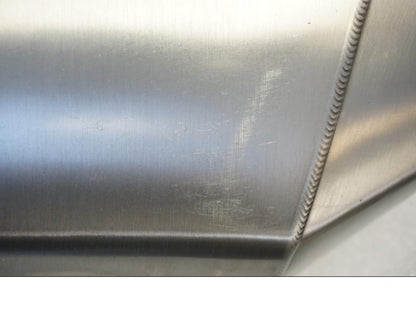 Snett nerifrån på Ljuddämpare från en KTM 690 Enduro -2011 motorcykel.