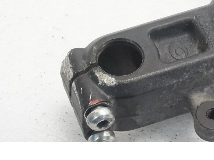 Höger sida på Gaffelben från en KTM 125 Duke -2015 motorcykel.