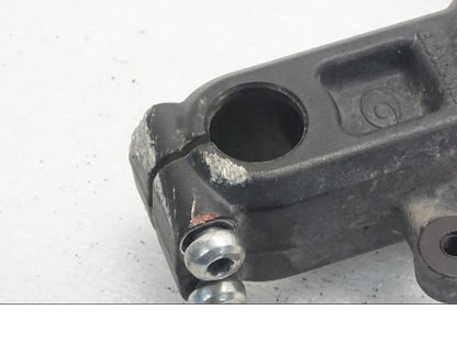 Höger sida på Gaffelben från en KTM 125 Duke -2015 motorcykel.