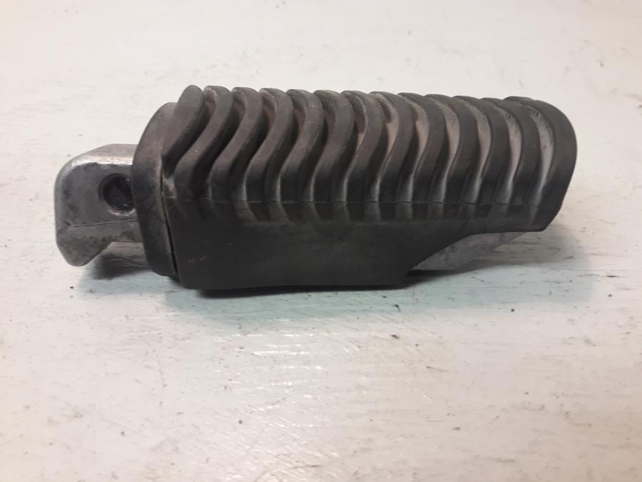 Baksidan på Fotpinne från en BMW F 650 GS -2008 motorcykel.