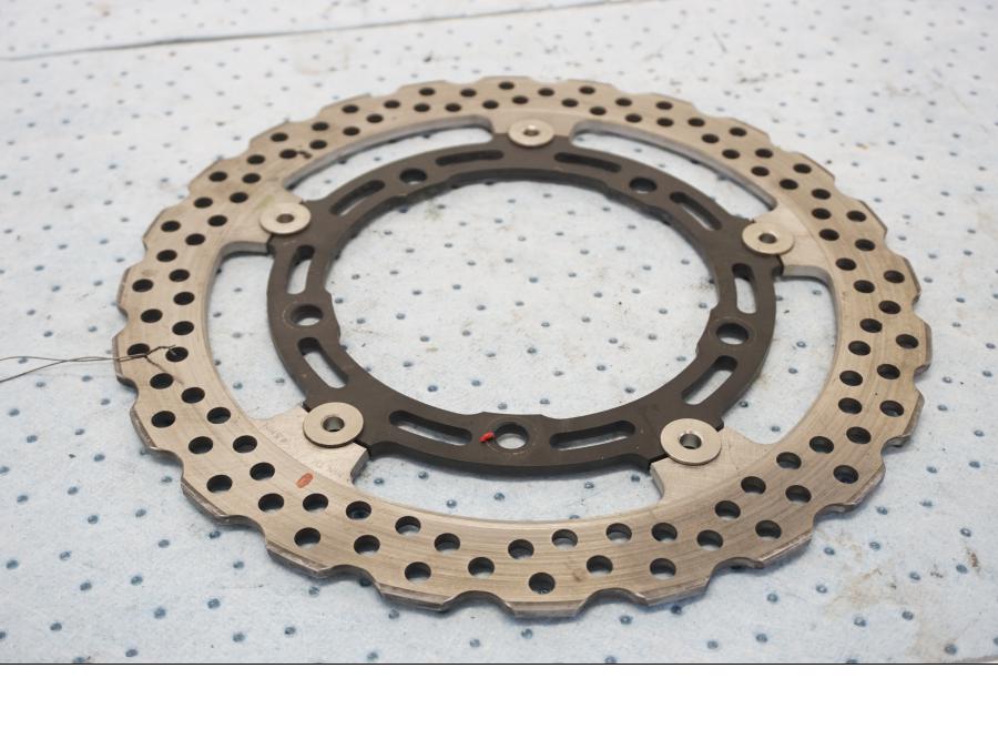 Framsidan på Bromsskiva från en Kawasaki Z 650 ABS -2020 motorcykel.