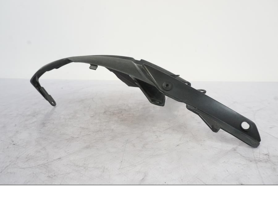 Baksidan på Toppkåpa från en Kawasaki ER-6F -2010 motorcykel.