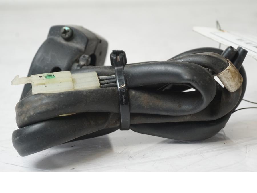 Snett uppifrån på Styrelreglage från en Honda XL 600 V -1989 motorcykel.