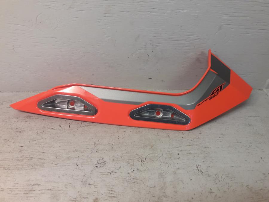 Framsidan på Bakvinge från en KTM 1290 Super Duke -2016 motorcykel.