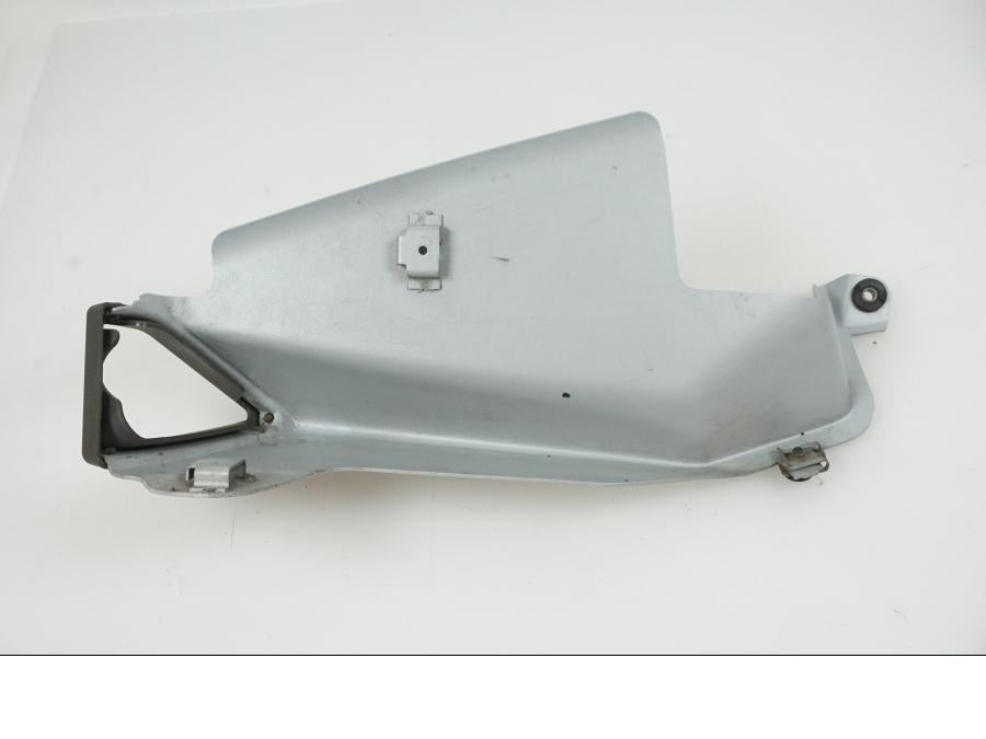 Vänster sida på Ljuddämpardekor från en Aprilia RS 660 -2022 motorcykel.