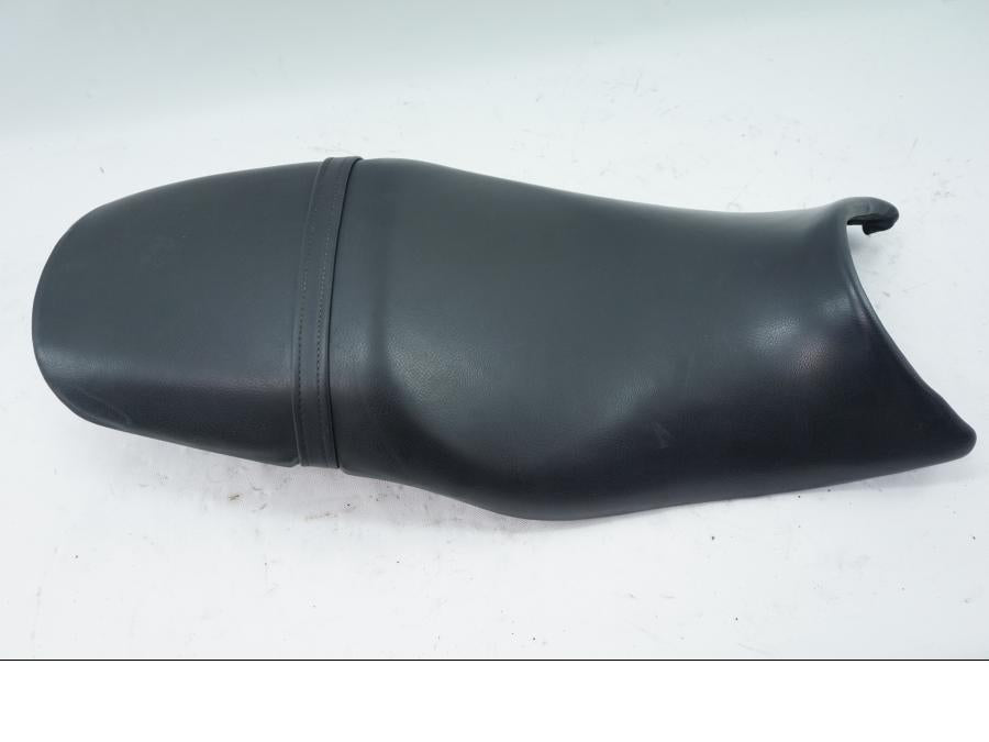 Baksidan på Sadel från en Triumph TT 600 -2000 motorcykel.