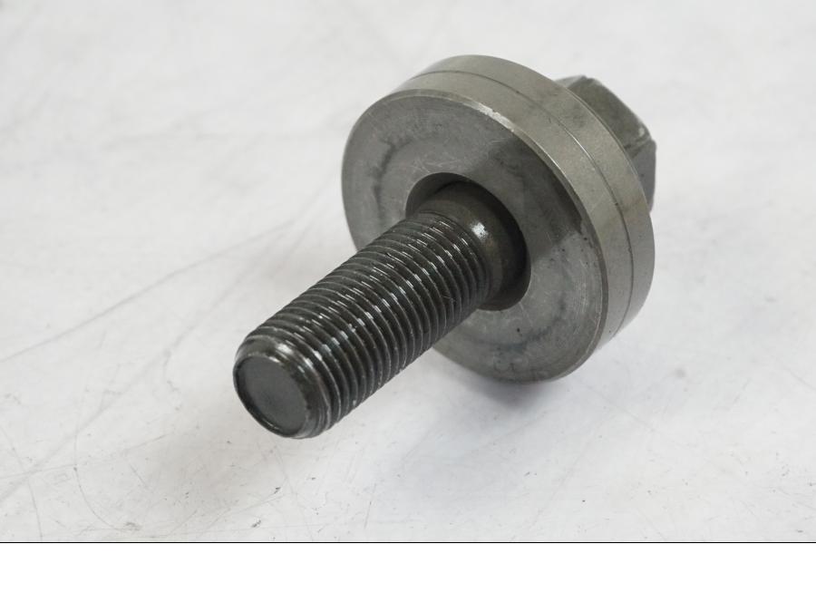 Vänster sida på Generator från en Kawasaki Z 900 -2019 motorcykel.