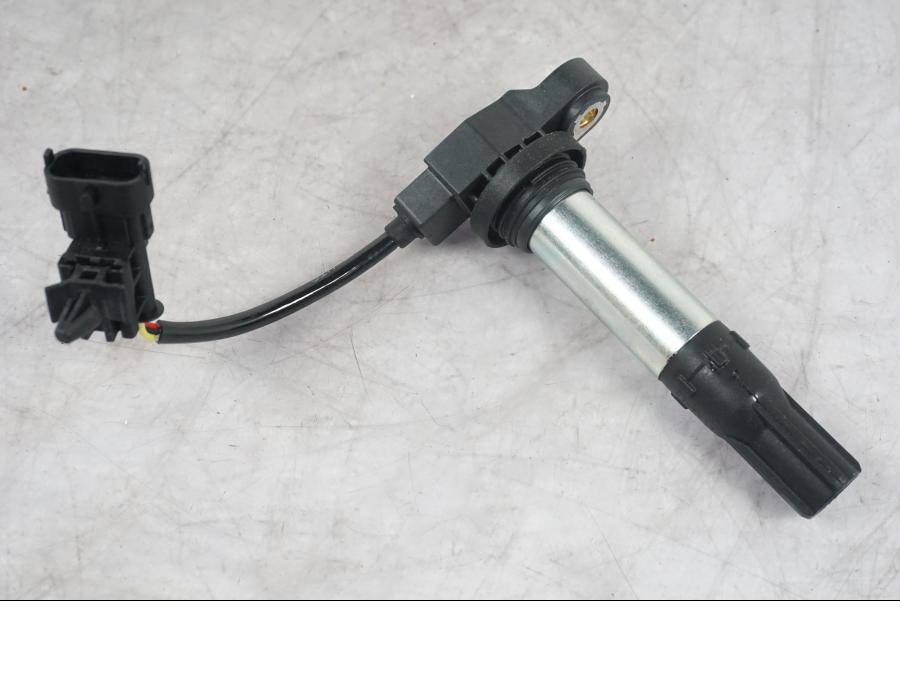 Framsidan på Tändspole från en KTM 1290 Super Duke R -2022 motorcykel.