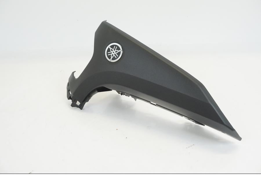 Framsidan på Sidkåpa från en Yamaha N-MAX125 -2021 motorcykel.