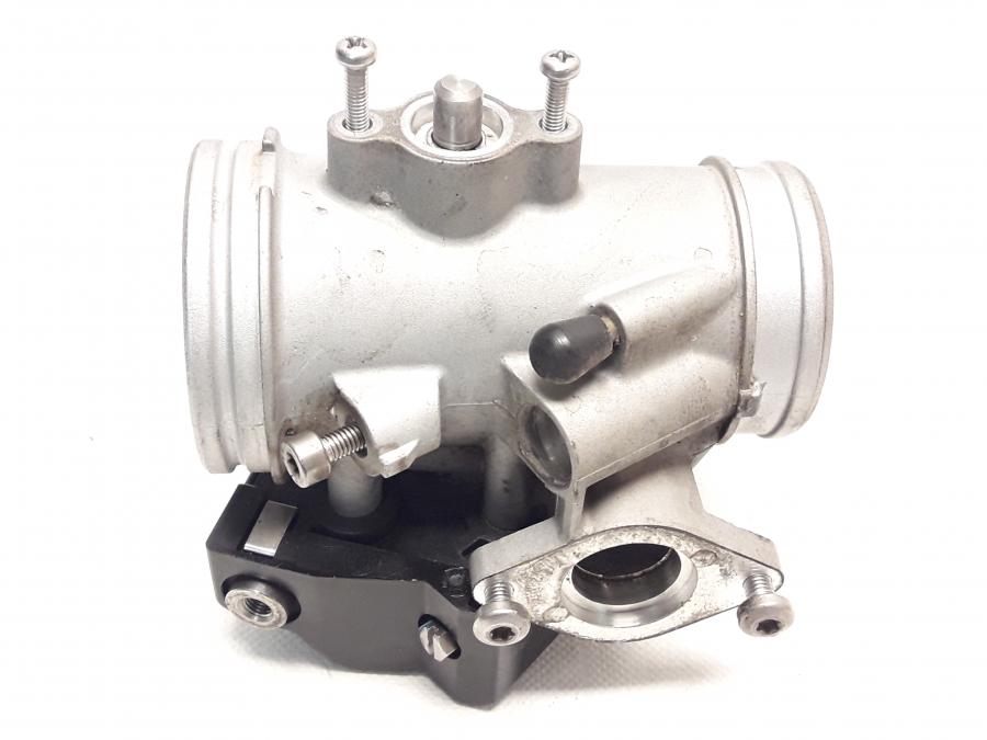 Baksidan på Spjällhus från en BMW R 1200 GS -2006 motorcykel.