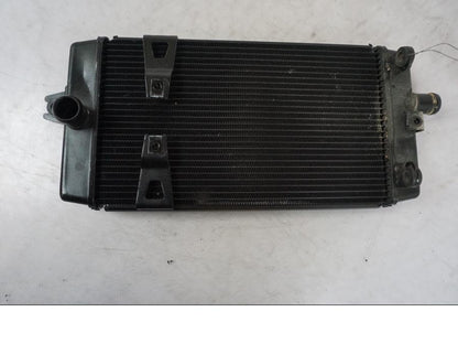 Höger sida på Vattenkyl från en Triumph Bonneville T120 -2021 motorcykel.