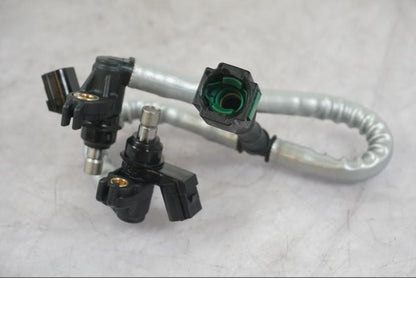 Höger sida på Fuel Rail från en KTM 1290 Super Duke R -2022 motorcykel.