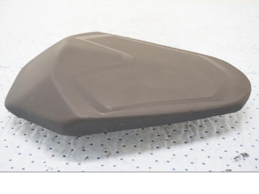 Baksidan på Sadel från en KTM 125 Duke -2017 motorcykel.