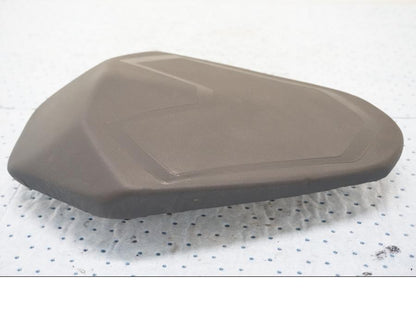 Baksidan på Sadel från en KTM 125 Duke -2017 motorcykel.