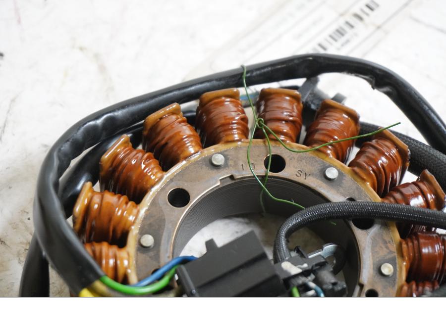 Baksidan på Generator från en Suzuki TL 1000 S -1998 motorcykel.