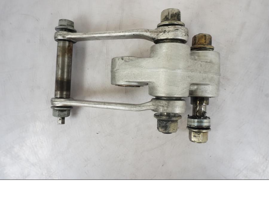 Snett uppifrån på Stötdämparlänkage från en KTM 640 SM -2005 motorcykel.