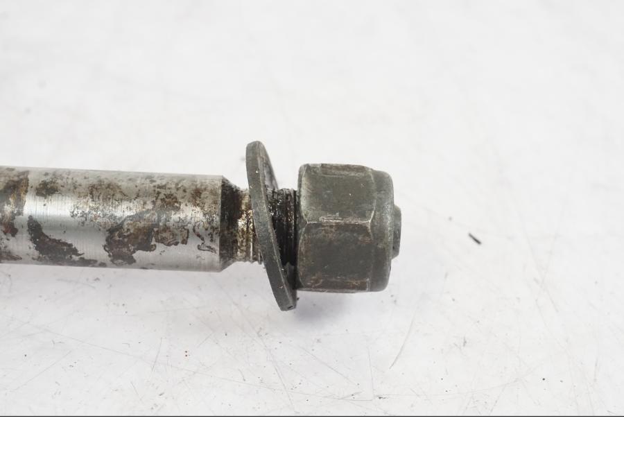 Baksidan på Axel från en Suzuki GSX 550 EF -1985 motorcykel.