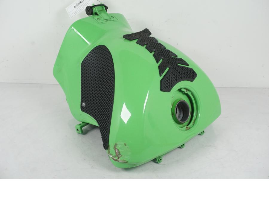 Framsidan på Bensintank från en Kawasaki ZX-6R -2005 motorcykel.