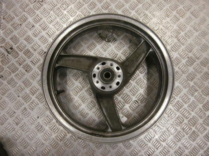 Baksidan på Fälg från en Kawasaki ZZR 1100 -1992 motorcykel.