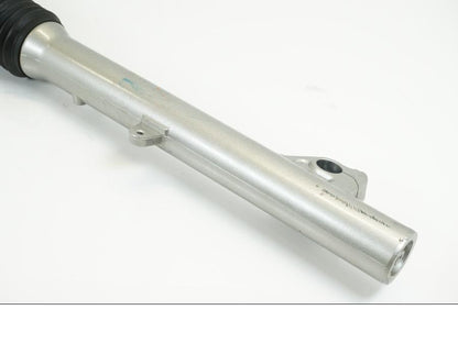 Snett nerifrån på Gaffelben från en Kawasaki KLX 230 -2019 motorcykel.