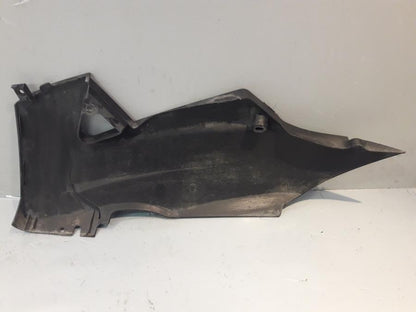 Baksidan på Magkåpa från en Aprilia RS 125 -2017 motorcykel.