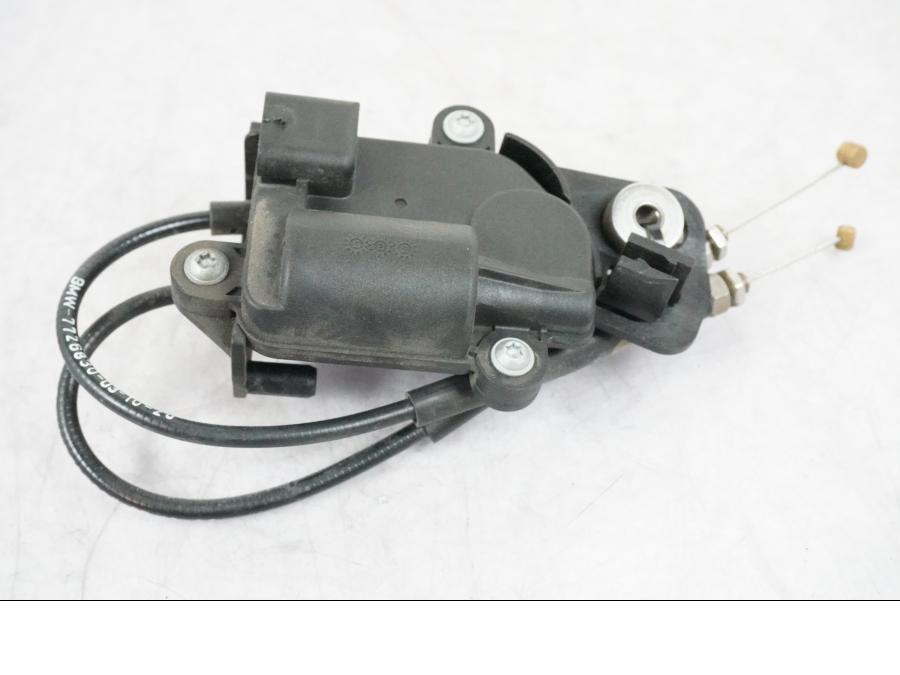 Framsidan på Avgasspjällmotor från en BMW R 1250 GSA -2021 motorcykel.