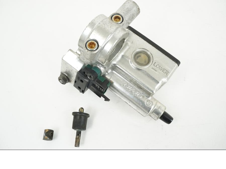 Framsidan på Kopplingshuvudcylinder från en Kawasaki VN 1500 Mean Streak -2002 motorcykel.