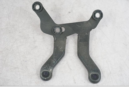 Framsidan på Instrumentfäste från en Suzuki GSF 1250 -2010 motorcykel.