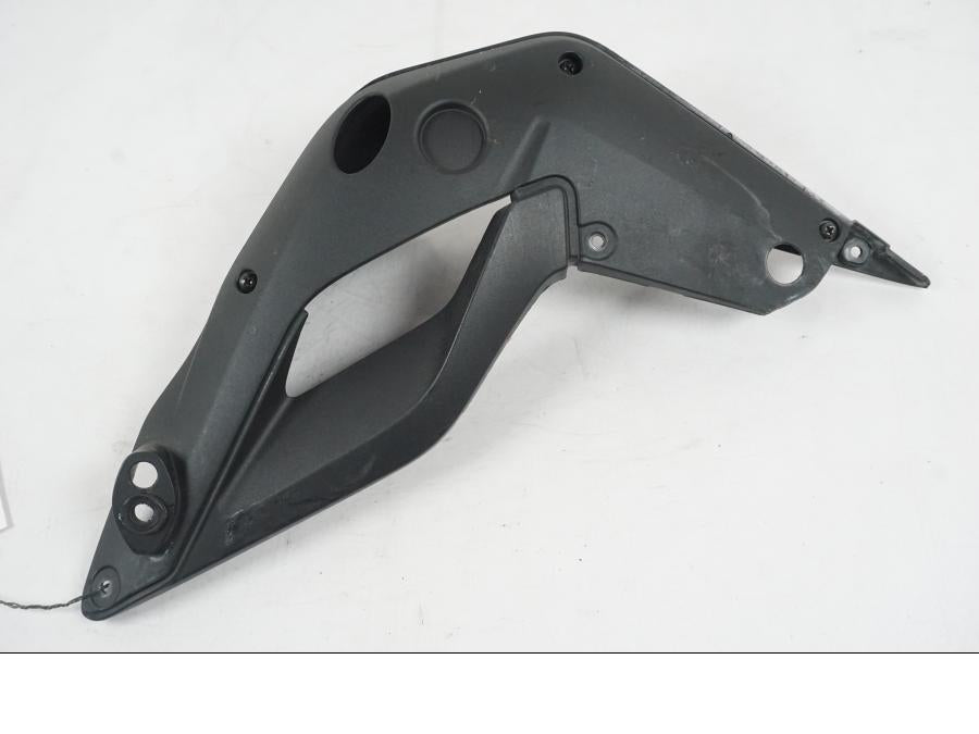 Framsidan på Sidkåpa innerplast från en MV Agusta Dragster -2014 motorcykel.