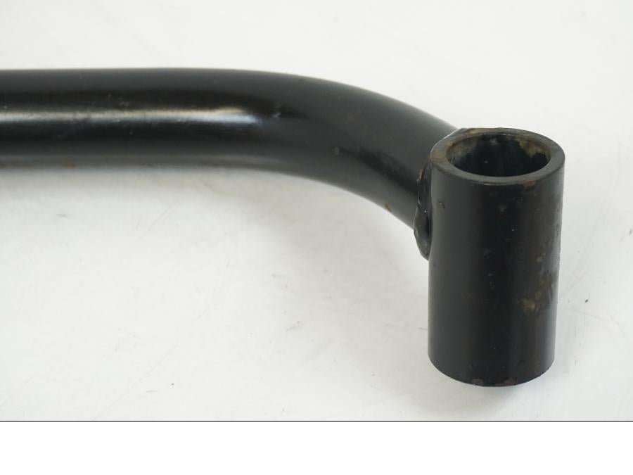 Vänster sida på Sidostödsfäste från en BMW F 650 CS -2002 motorcykel.