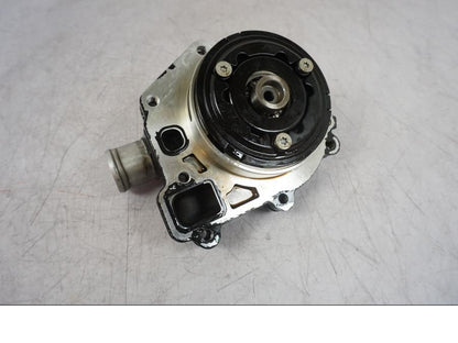 Höger sida på Vattenpump från en BMW F 750 GS -2020 motorcykel.