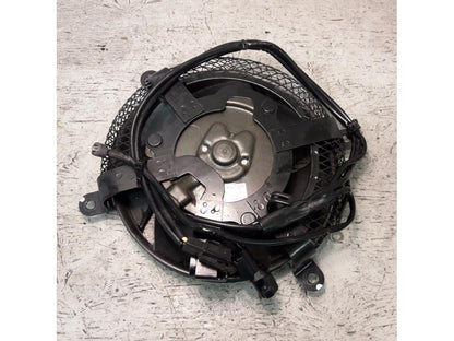 Baksidan på Vattenkylfläkt från en Suzuki VZ 1600 -2005 motorcykel.