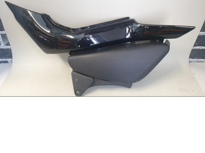 Framsidan på Sidopanel från en Suzuki M 1800 -2009 motorcykel.