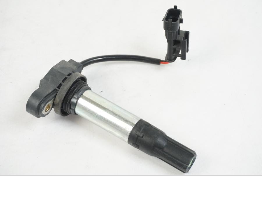 Framsidan på Tändspole från en KTM 1290 Super Duke R -2022 motorcykel.