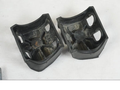 Snett nerifrån på Gaffelbensskydd från en Husqvarna 701 SUPERMOTO ABS -2016 motorcykel.