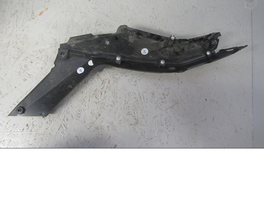 Baksidan på Bakvinge från en KTM 125 Duke -2014 motorcykel.