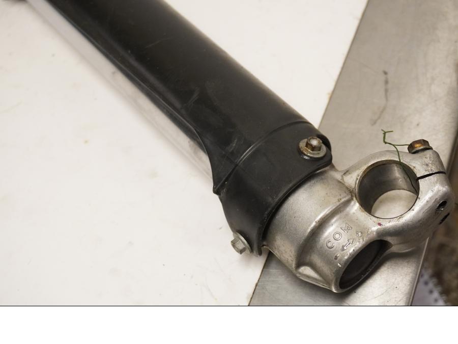 Baksidan på Gaffelben från en KTM 625 SMC -2006 motorcykel.