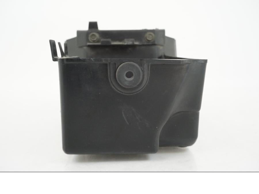 Snett uppifrån på Batterihållare från en Kawasaki VN 1500 Mean Streak -2002 motorcykel.