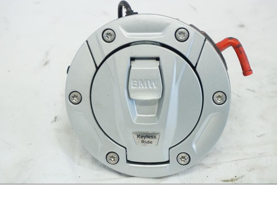 Vänster sida på Tanklock från en BMW K 1600 -2015 motorcykel.