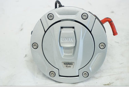 Vänster sida på Tanklock från en BMW K 1600 -2015 motorcykel.