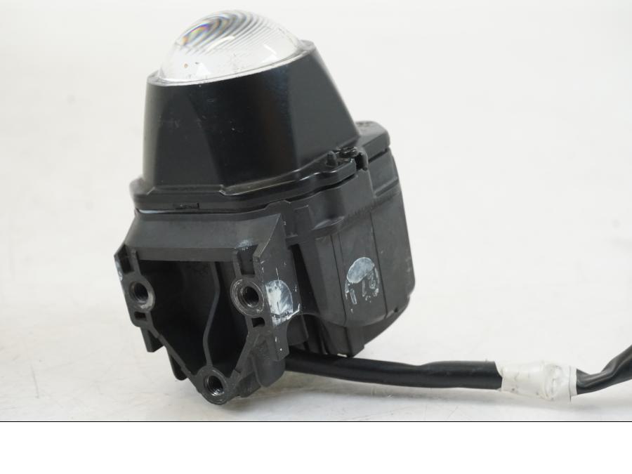 Vänster sida på Strålkastare från en Yamaha YZF R7 -2022 motorcykel.