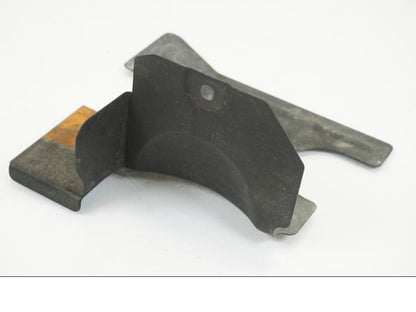 Baksidan på Värmeskydd från en Yamaha XV 750 -1998 motorcykel.