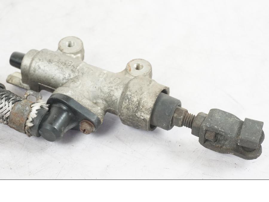 Baksidan på Bromshuvudcylinder från en Honda CBR 1000 F -1989 motorcykel.