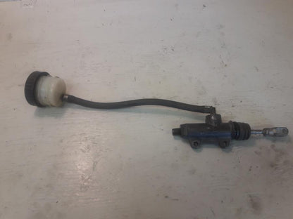 Baksidan på Bromshuvudcylinder från en BMW R 1150 GS -2003 motorcykel.