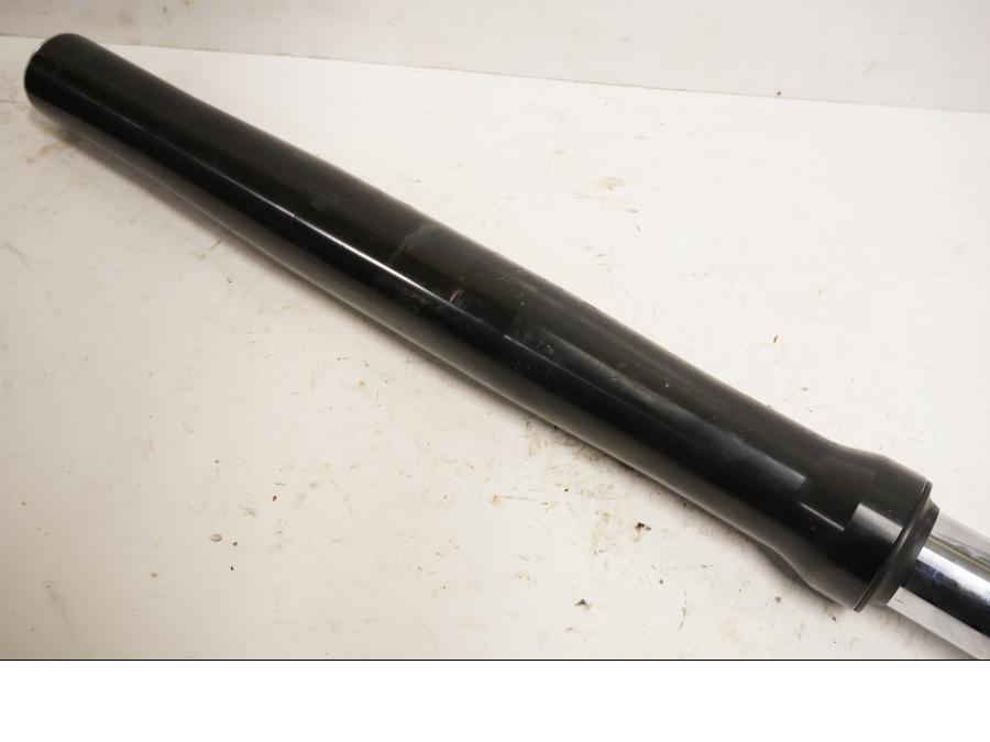 Höger sida på Gaffelben från en Honda CTX 1300 -2014 motorcykel.