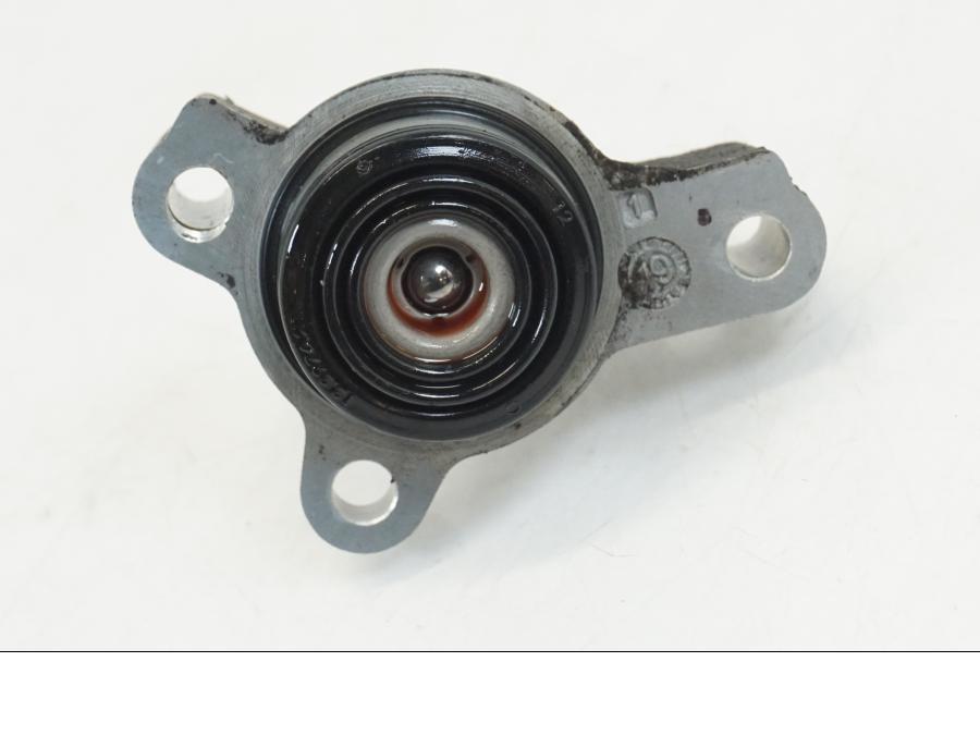 Vänster sida på Kopplingslavcylinder från en Ducati Streetfighter V4 -2020 motorcykel.